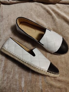 New 🆕 Talbots White Quilted Espadrille Slip-On with Black Cap Toe, Sz 8